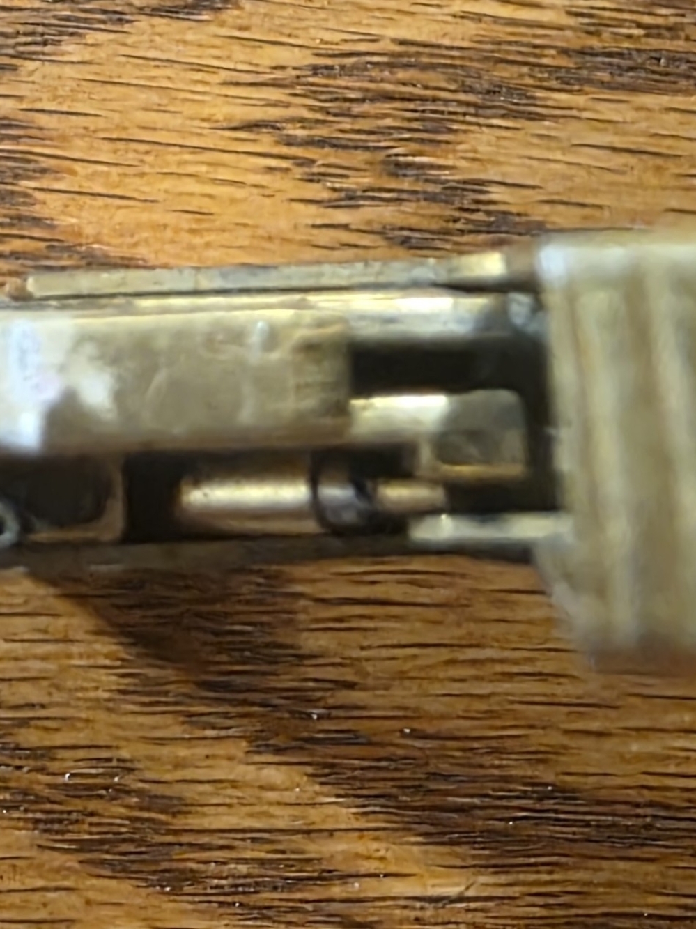 Vintage Gold Tone Ribbed Table Lighter - Picture 2 of 8